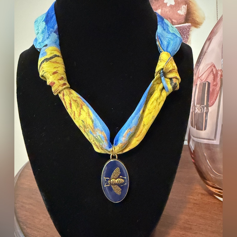 Gucci Bee Large Zipper pull pendant w/Scarf Necklace